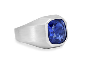 Sapphire, 16.10 Carats, cocktail Ring in Platinum
