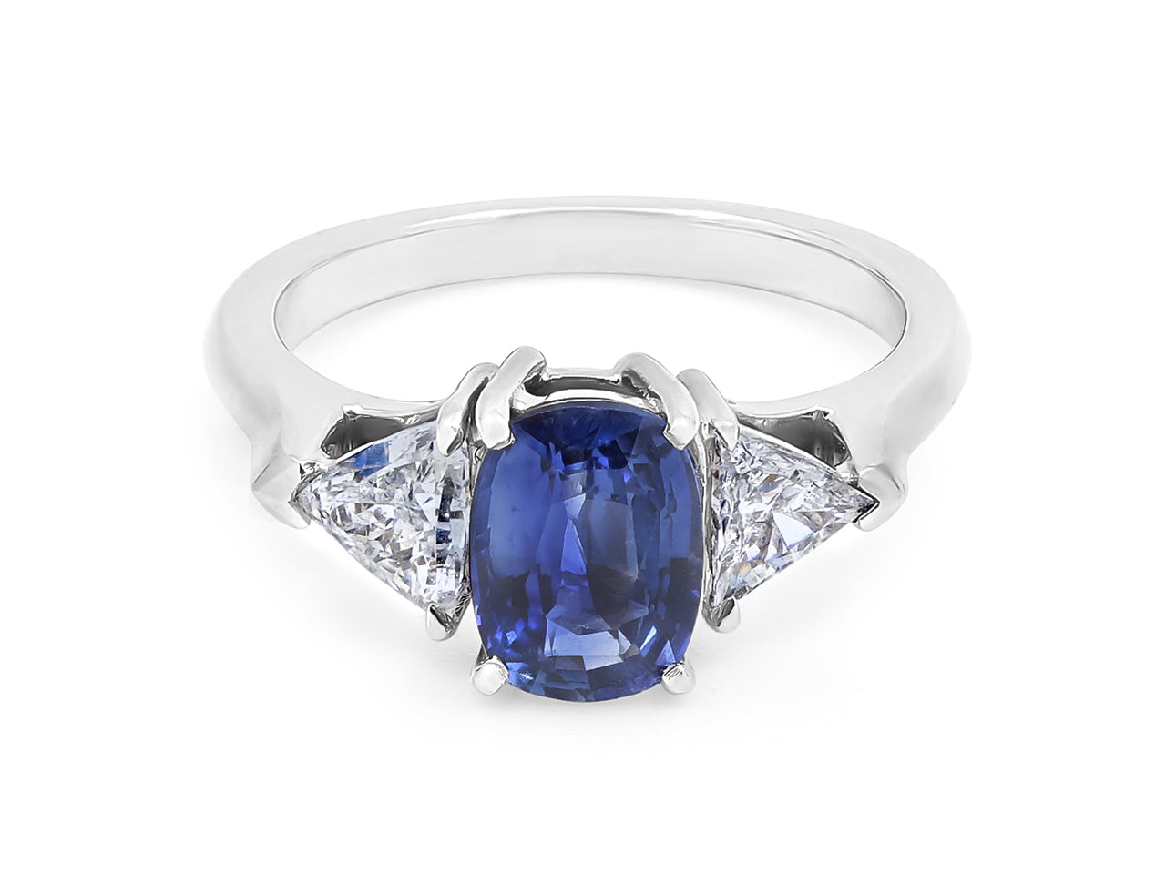 Oval Sapphire, 1.70 carats, Ring in Platinum
