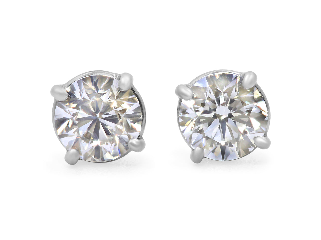 Round Diamond, 2.0 carats, Studs in 18K White Gold