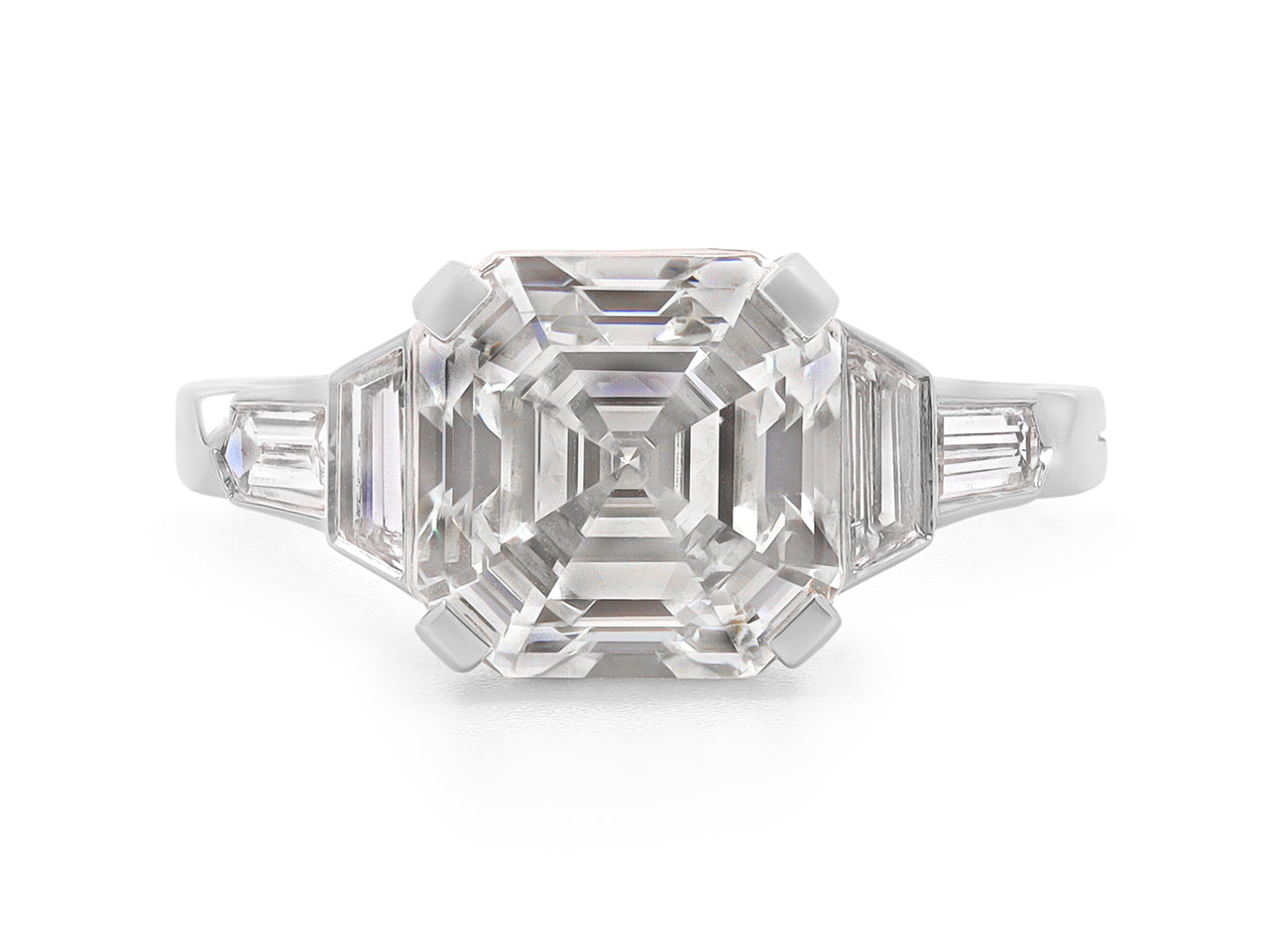 Asscher Cut Diamond, 4.17 carats, Ring in Platinum