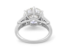 Load image into Gallery viewer, Kazanjian Round Brilliant Cut Diamond, 5.04 Carats, Ring in Platinum
