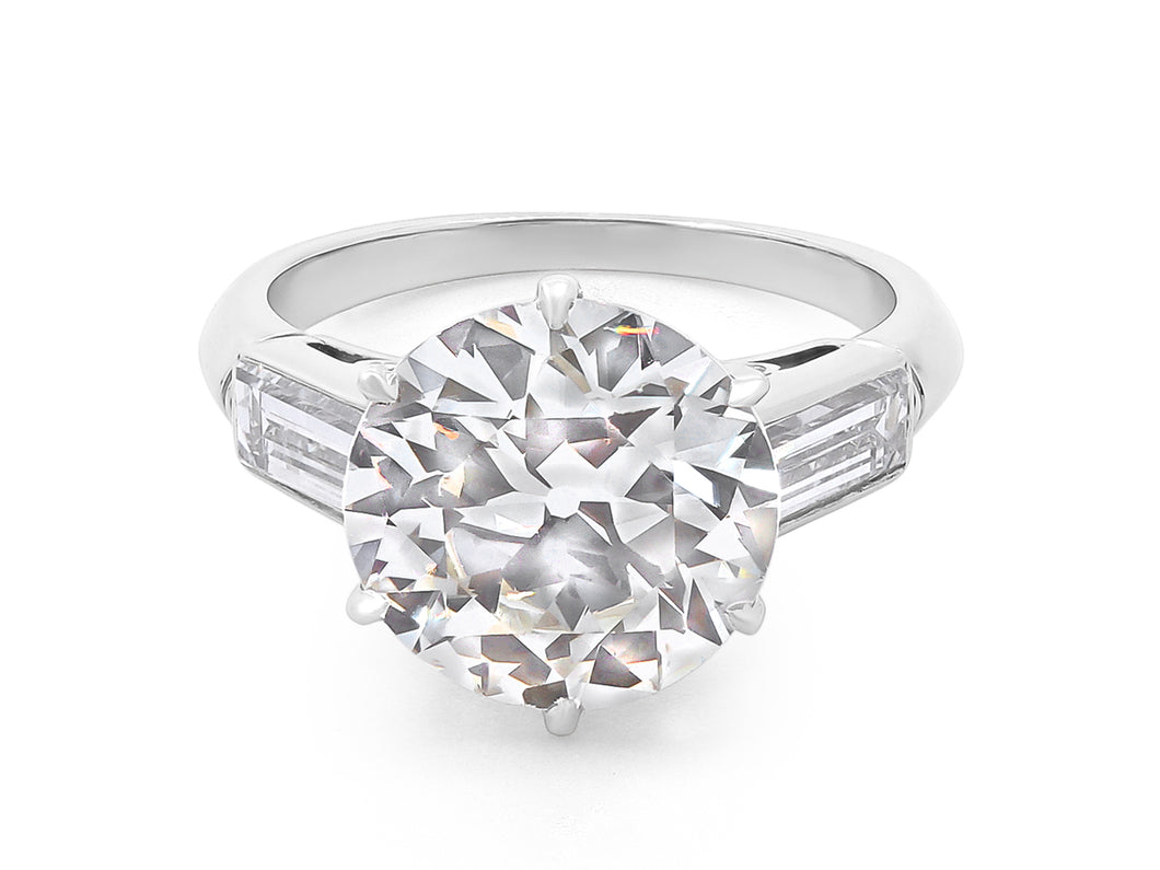 Kazanjian Round Brilliant Cut Diamond, 5.04 Carats, Ring in Platinum