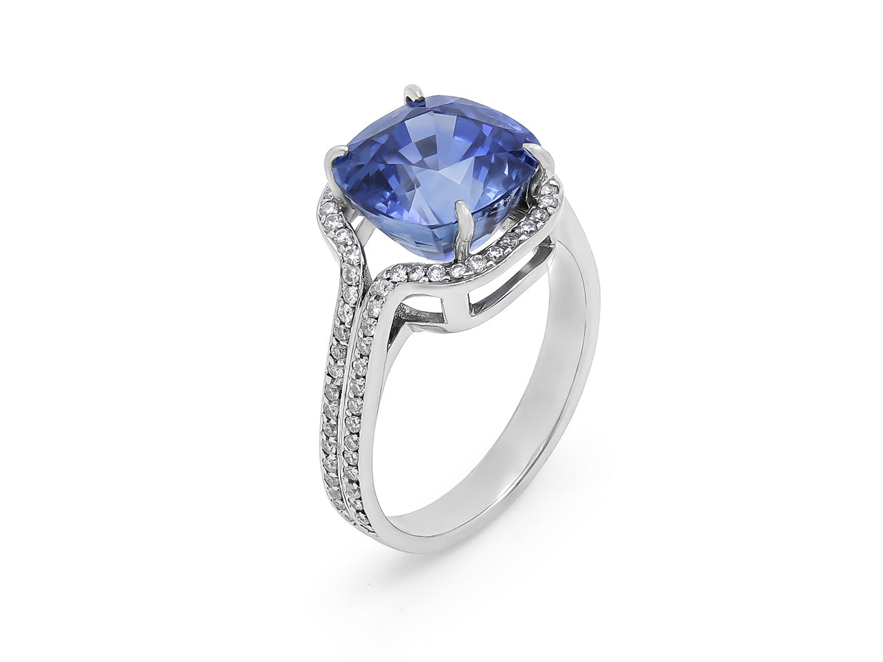 Sapphire, 6.16 carats, Ring in 18K White Gold