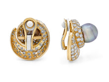 Load image into Gallery viewer, Kazanjian Black Pearl Earrings in 18K Yellow Gold
