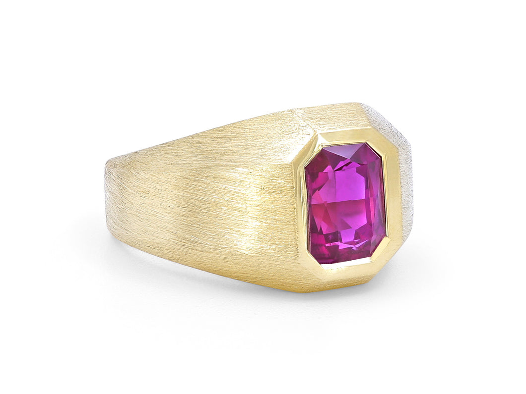 Ruby, 3.08 Carats, Cocktail Ring in 18K Yellow Gold