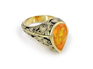 Orange Sapphire, 10.20 Carats, Engraved Cocktail Ring in 18K Yellow Gold